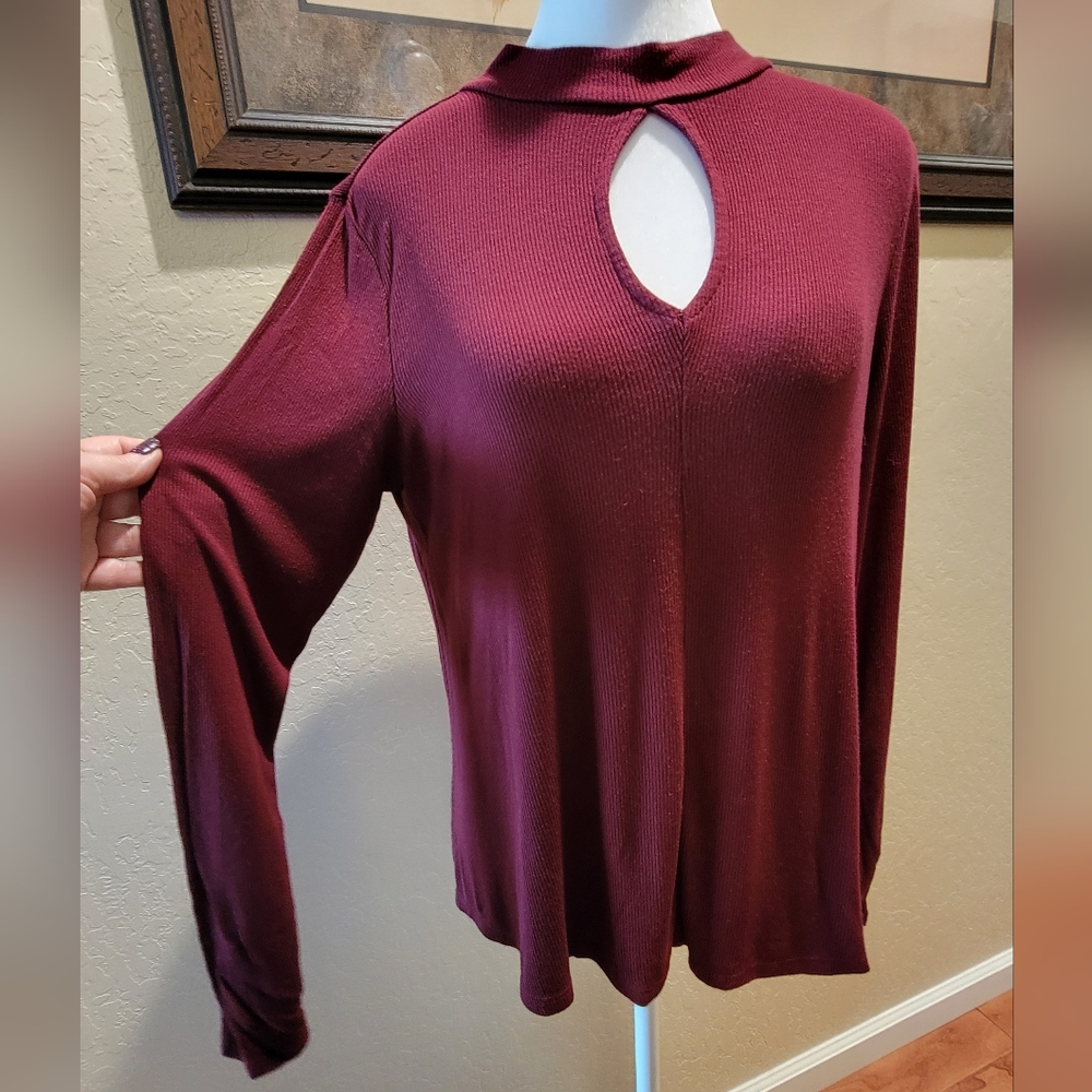 % SO Peek-a-boo Top - Size M